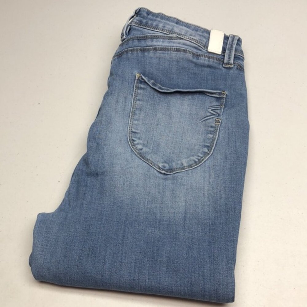 LIKE NEW YMI SECRETS WITH LOVE NARROW SUPER HIGH RISE JEANS 15/32x28 ⭐️